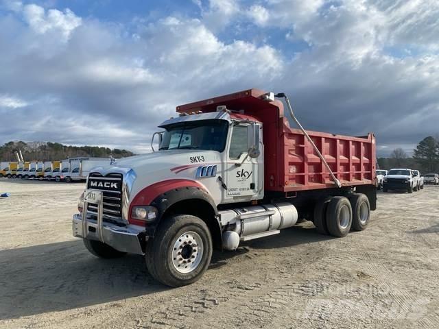 Mack GU713 Pašizgāzējs