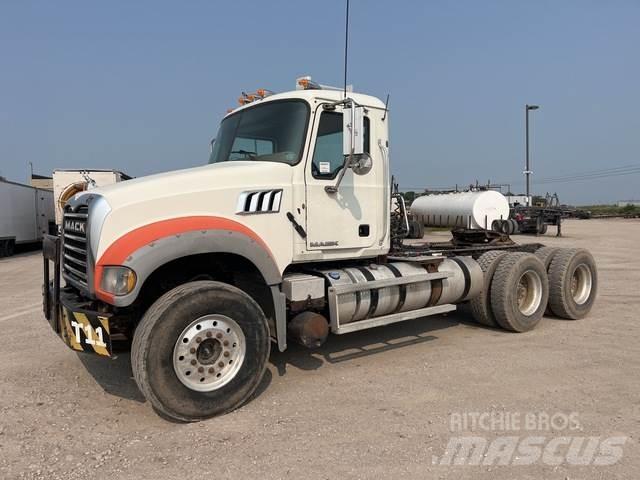Mack GU713 Vilcēji