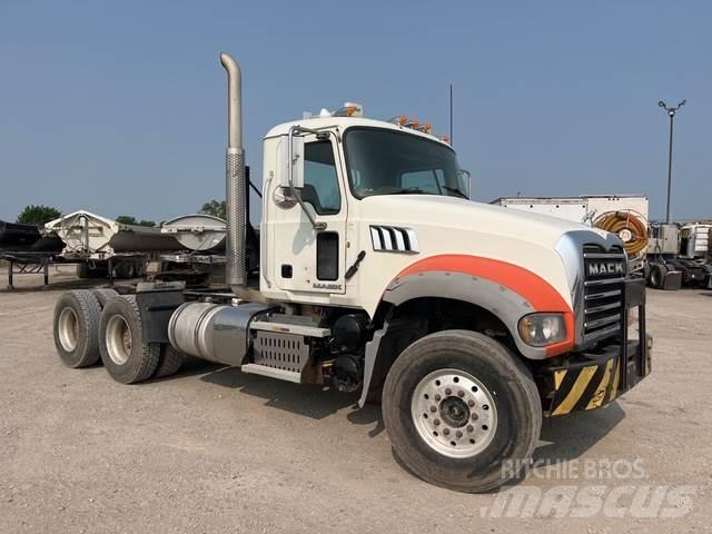 Mack GU713 Vilcēji