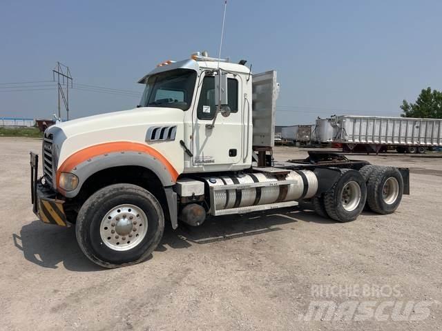 Mack GU713 Vilcēji