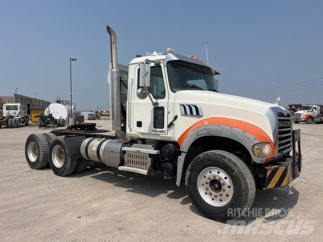 Mack GU713 Vilcēji