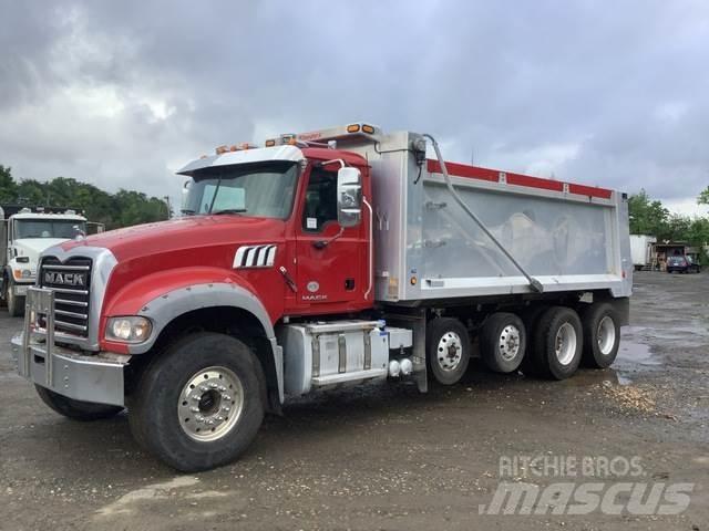 Mack GU713 Pašizgāzējs