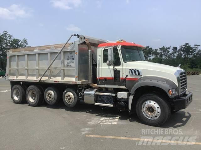 Mack GU713 Pašizgāzējs