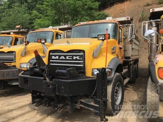 Mack GU713 Sniega naži un tīrītāji
