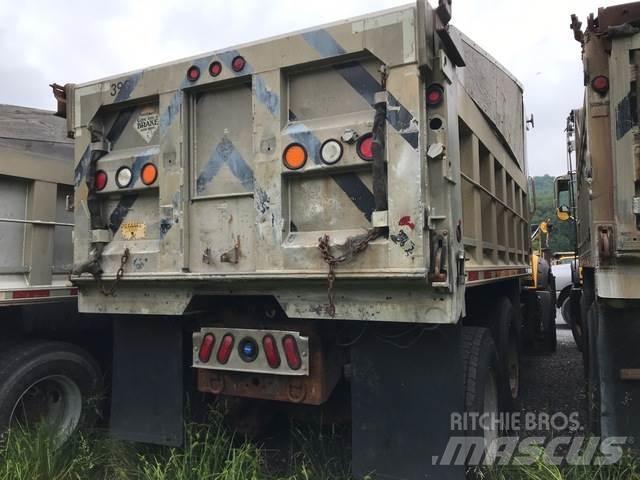 Mack GU713 Pašizgāzējs