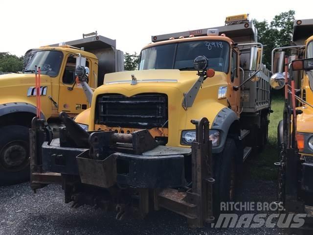 Mack GU713 Pašizgāzējs
