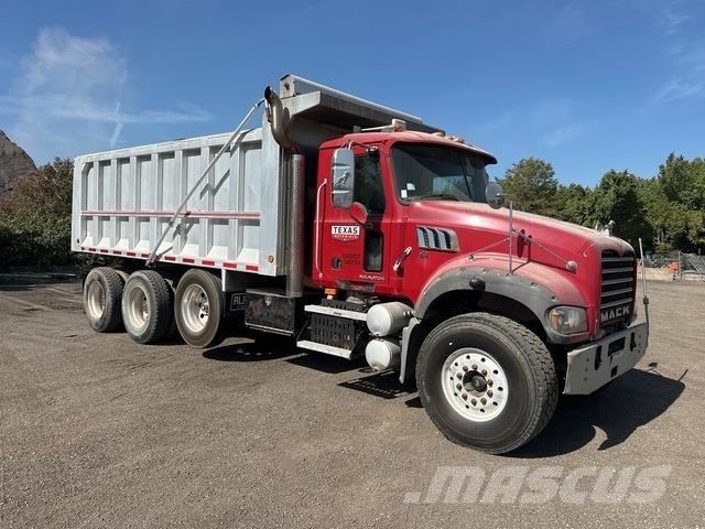 Mack GU713 Pašizgāzējs