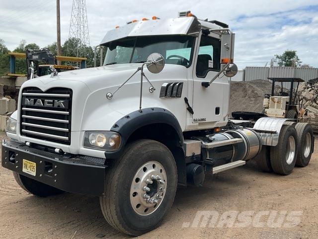 Mack GU713 Vilcēji