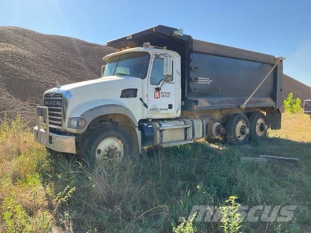 Mack GU713 Pašizgāzējs