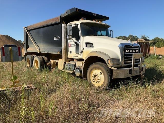 Mack GU713 Pašizgāzējs