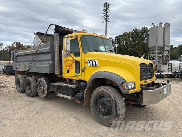 Mack GU713 Pašizgāzējs