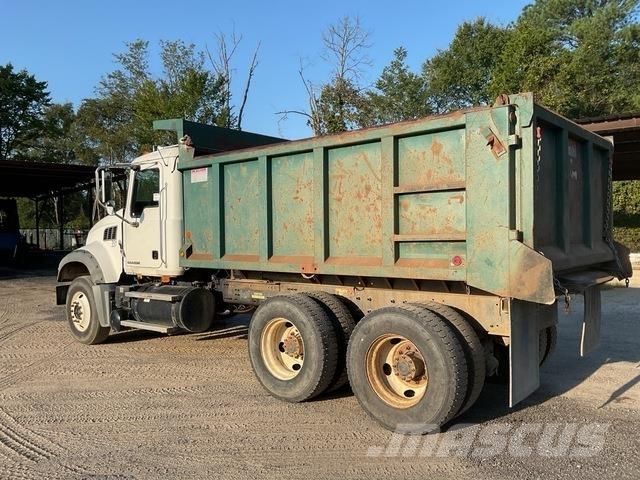 Mack GU713 Pašizgāzējs