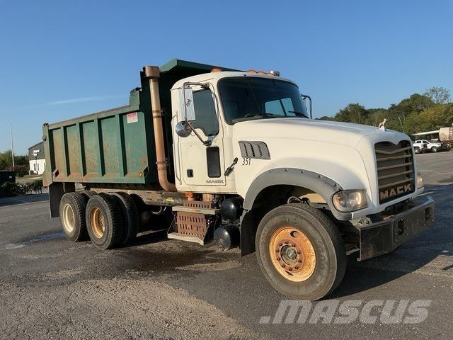 Mack GU713 Pašizgāzējs