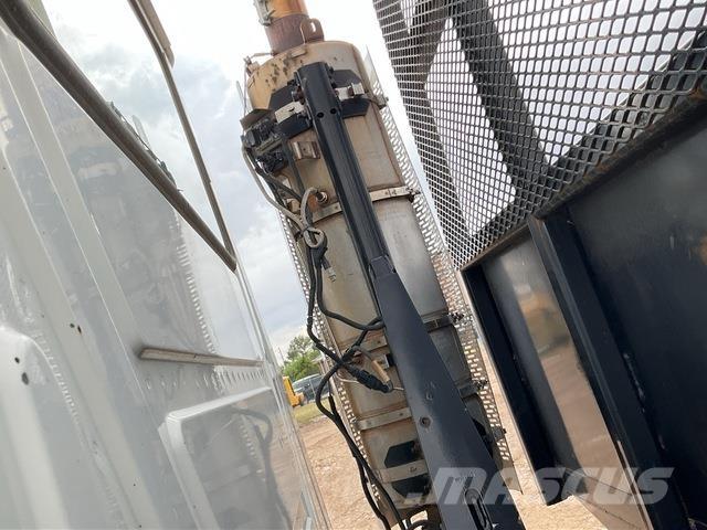 Mack GU713 Platformas/izkraušana no sāniem