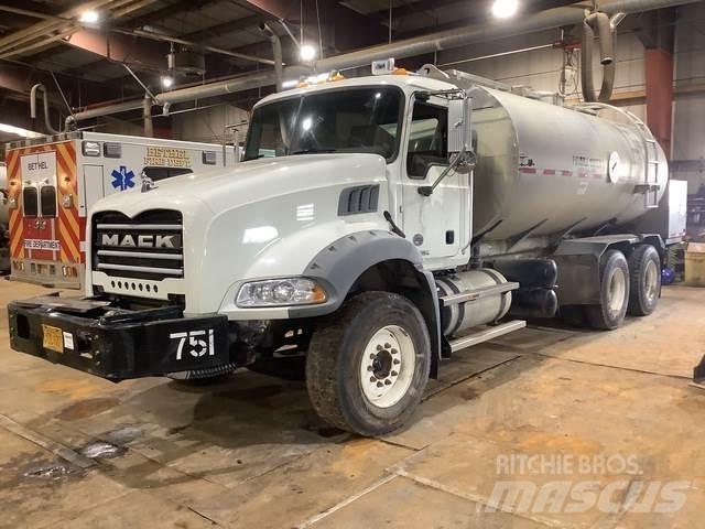 Mack GU813 Ūdens mašīnas