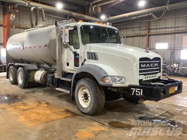 Mack GU813 Ūdens mašīnas