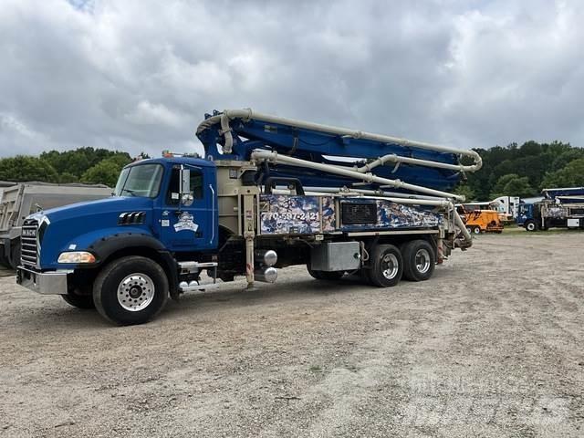 Mack GU813 Kravas mašīna- betona sūknis