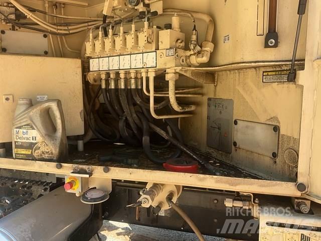Mack GU813 Kravas mašīna- betona sūknis