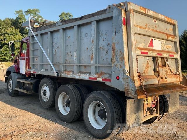 Mack GU813 Pašizgāzējs