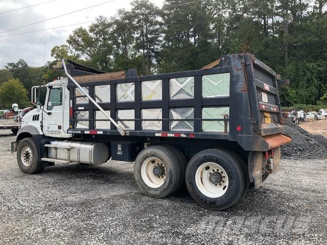 Mack GU813 Pašizgāzējs