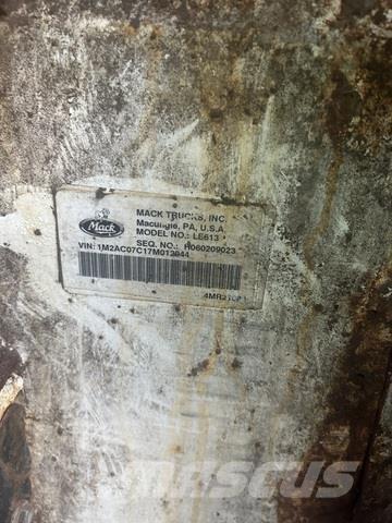 Mack LE613 Atkritumu izvešanas transports