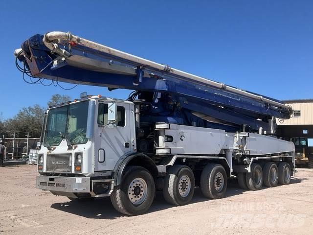 Mack MR688S Kravas mašīna- betona sūknis