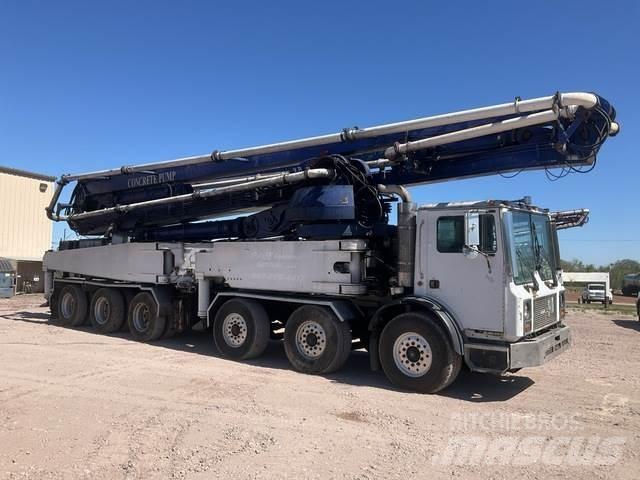Mack MR688S Kravas mašīna- betona sūknis