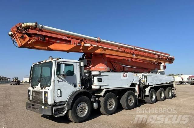 Mack MR688S Kravas mašīna- betona sūknis