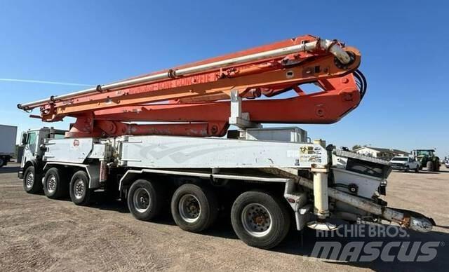 Mack MR688S Kravas mašīna- betona sūknis