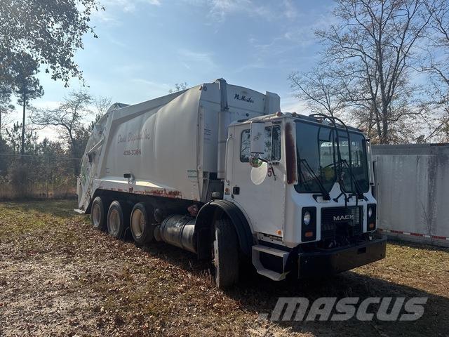 Mack MR688S Atkritumu izvešanas transports