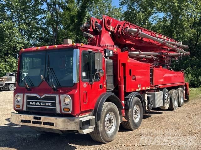 Mack MRU613 Kravas mašīna- betona sūknis