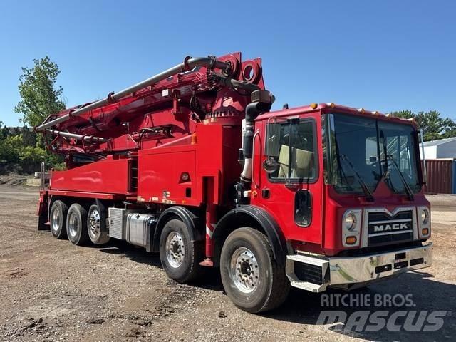 Mack MRU613 Kravas mašīna- betona sūknis