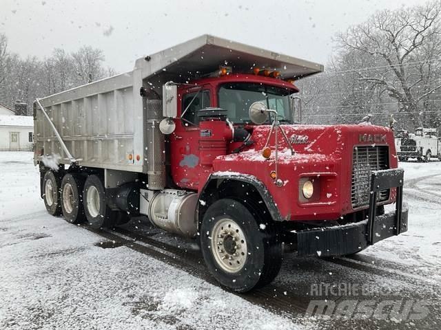 Mack RB688S Pašizgāzējs