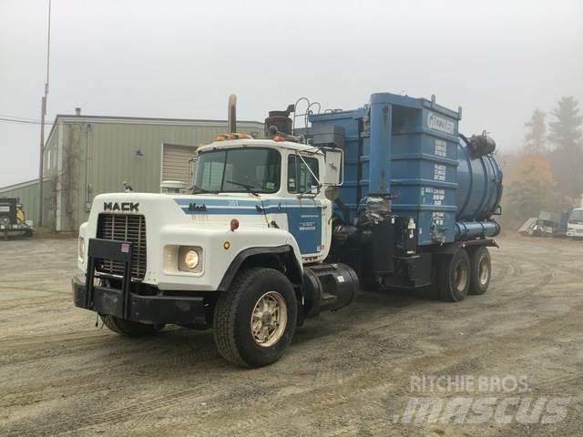 Mack RB690S Kombinētās vakumsūkņa mašīnas