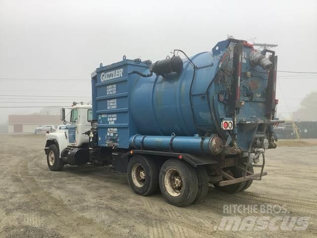 Mack RB690S Kombinētās vakumsūkņa mašīnas