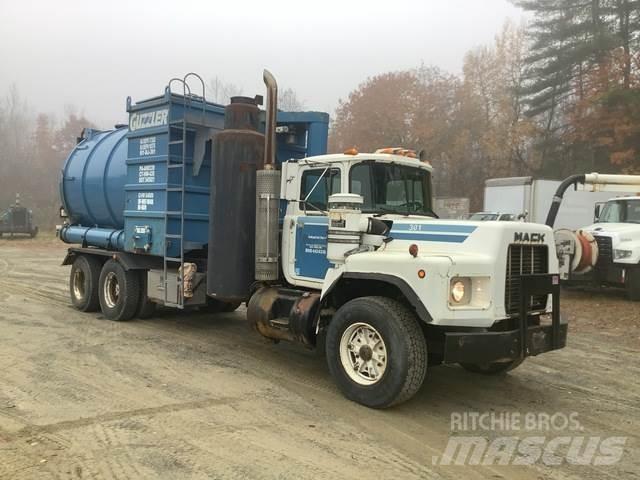 Mack RB690S Kombinētās vakumsūkņa mašīnas
