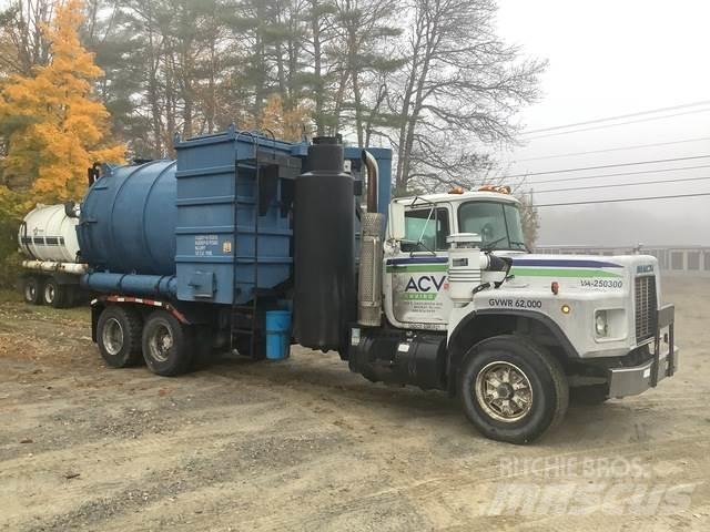 Mack RB690S Kombinētās vakumsūkņa mašīnas