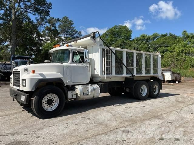 Mack RD600 Pašizgāzējs