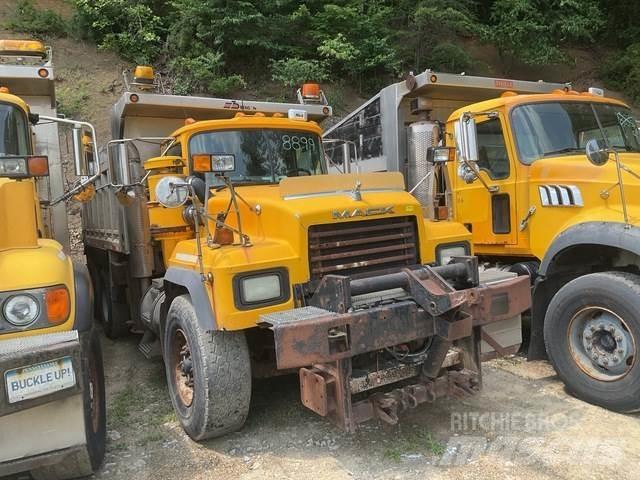 Mack RD600 Sniega naži un tīrītāji