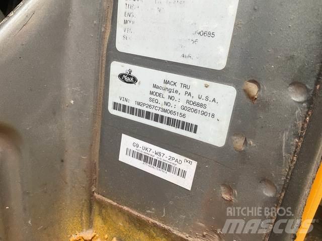 Mack RD600 Sniega naži un tīrītāji
