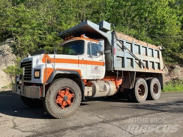 Mack RD686SX Pašizgāzējs