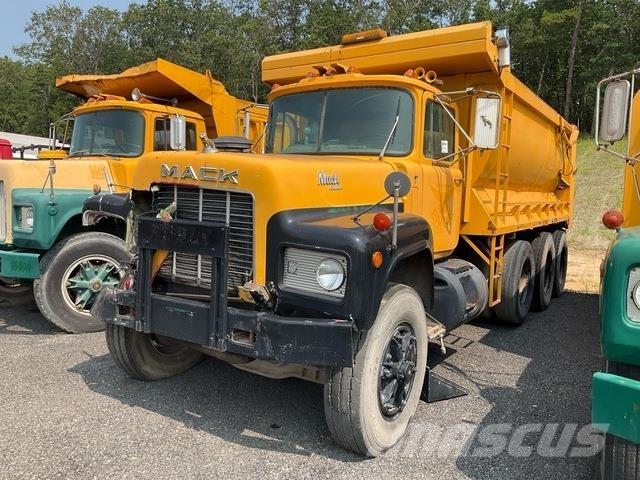 Mack RD686SX Pašizgāzējs