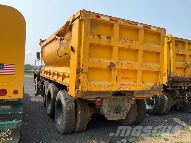 Mack RD686SX Pašizgāzējs