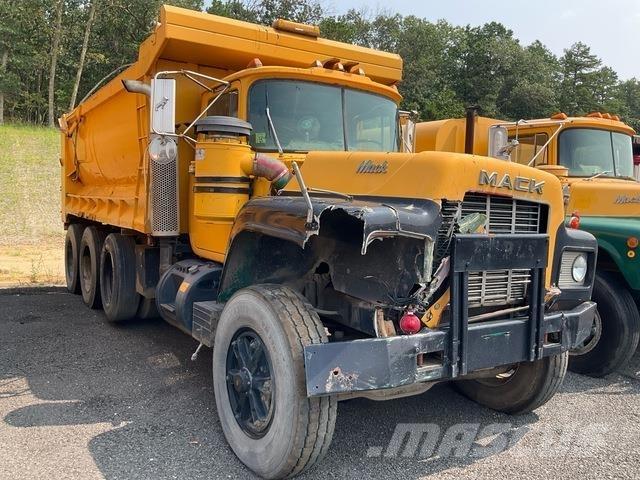 Mack RD686SX Pašizgāzējs