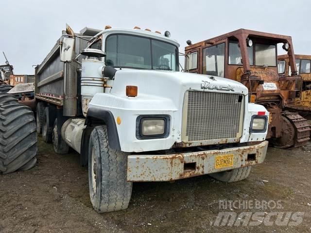 Mack RD688S Pašizgāzējs