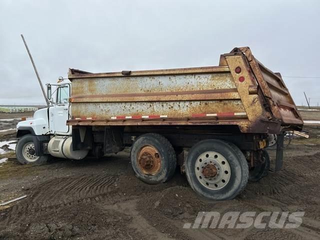 Mack RD688S Pašizgāzējs