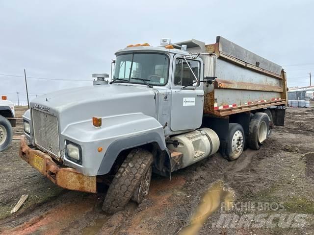 Mack RD688S Pašizgāzējs