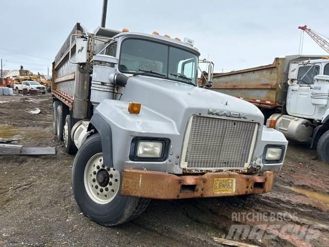 Mack RD688S Pašizgāzējs