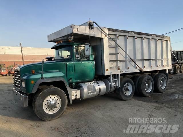 Mack RD688S Pašizgāzējs