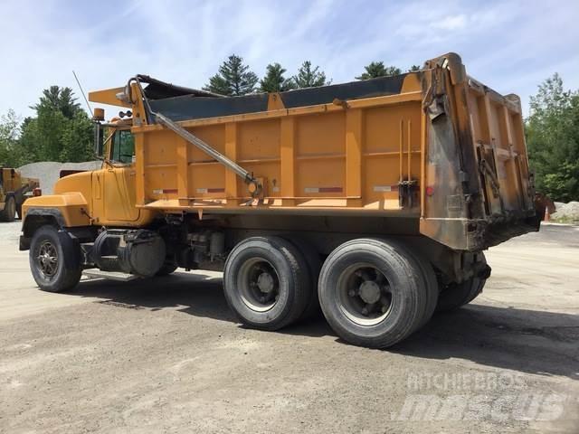 Mack RD688S Pašizgāzējs